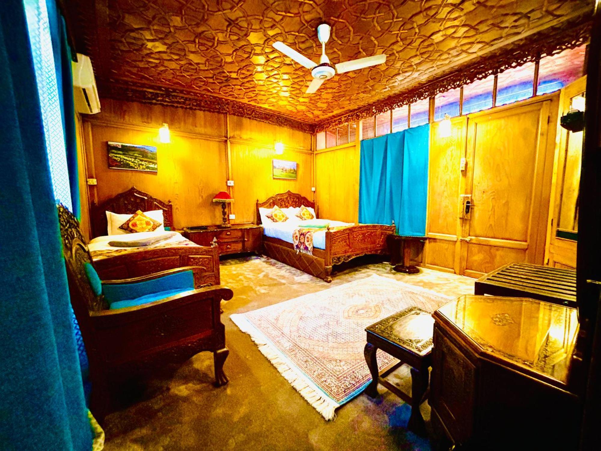 The Badyari Palace Houseboats Srīnagar Екстериор снимка