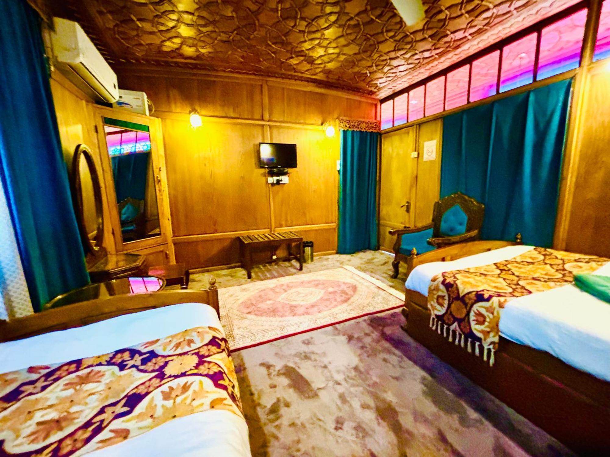 The Badyari Palace Houseboats Srīnagar Екстериор снимка