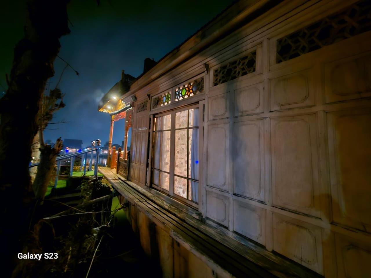 The Badyari Palace Houseboats Srīnagar Екстериор снимка