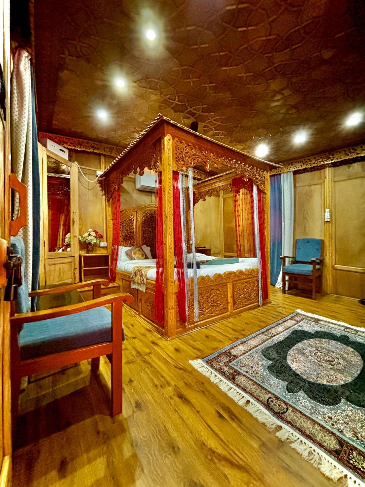 The Badyari Palace Houseboats Srīnagar Екстериор снимка